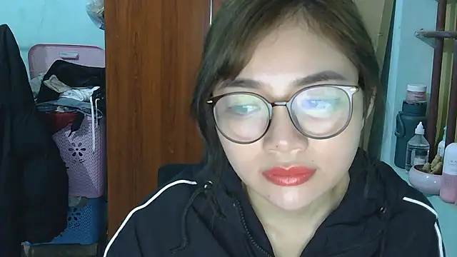 Snapshot of Uhem112 chatting on December 1, 2025, 12:44 am Uhem112 online show from December 1, 2025, 12:44 am