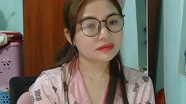 Snapshot of Uhem112 chatting on October 29, 2025, 12:48 pm Uhem112 online show from October 29, 2025, 12:48 pm