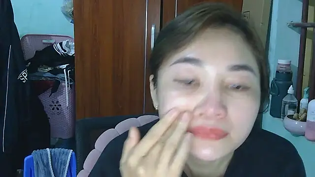 Snapshot of Uhem112 chatting on December 3, 2025, 1:21 pm Uhem112 online show from December 3, 2025, 1:21 pm