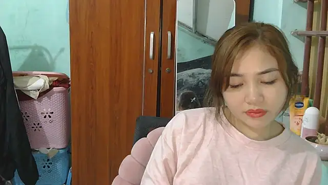 Snapshot of Uhem112 chatting on October 31, 2025, 1:19 pm Uhem112 online show from October 31, 2025, 1:19 pm