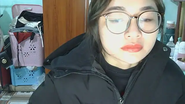 Snapshot of Uhem112 chatting on November 21, 2025, 12:53 am Uhem112 online show from November 21, 2025, 12:53 am