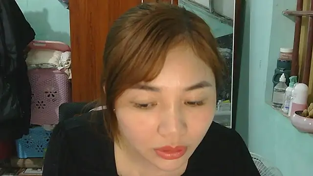 Snapshot of Uhem112 chatting on November 11, 2025, 1:50 pm Uhem112 online show from November 11, 2025, 1:50 pm