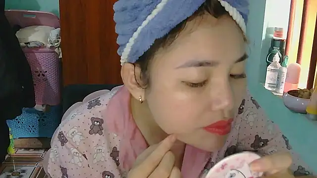 Snapshot of Uhem112 chatting on November 8, 2025, 5:33 am Uhem112 online show from November 8, 2025, 5:33 am