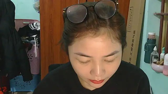 Snapshot of Uhem112 chatting on December 4, 2025, 1:26 am Uhem112 online show from December 4, 2025, 1:26 am