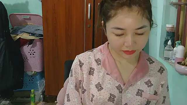 Snapshot of Uhem112 chatting on November 13, 2025, 3:21 am Uhem112 online show from November 13, 2025, 3:21 am