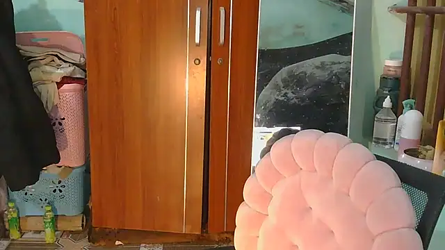 Snapshot of Uhem112 chatting on November 5, 2025, 12:41 pm Uhem112 online show from November 5, 2025, 12:41 pm