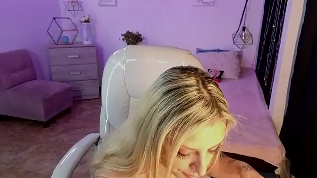 Snapshot of Jennaa_Cooper chatting on December 4, 2025, 10:31 pm Jennaa Cooper online show from December 4, 2025, 10:31 pm