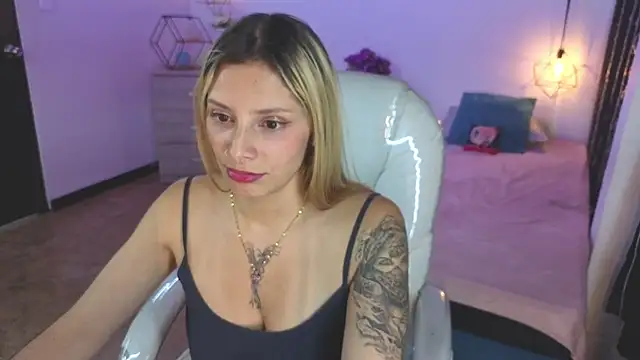 Snapshot of Jennaa_Cooper chatting on November 18, 2025, 9:29 pm Jennaa Cooper online show from November 18, 2025, 9:29 pm