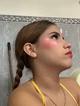 Snapshot of MiiluRosse chatting on October 28, 2025, 12:15 pm MiiluRosse online show from October 28, 2025, 12:15 pm