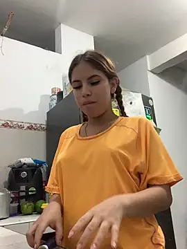 Snapshot of MiiluRosse chatting on November 14, 2025, 1:42 am MiiluRosse online show from November 14, 2025, 1:42 am