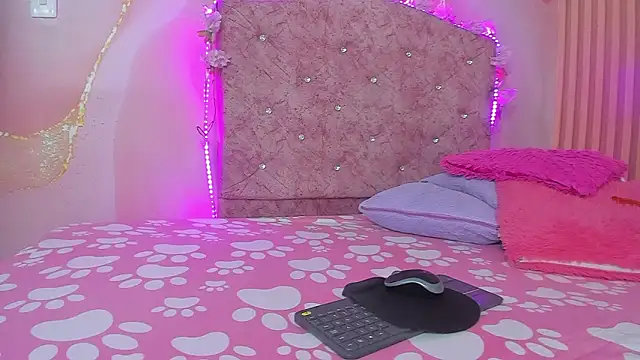 violet taylor  online show from February 27, 2026, 2:12 am