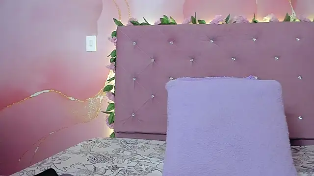 violet taylor  online show from May 27, 2026, 2:19 am
