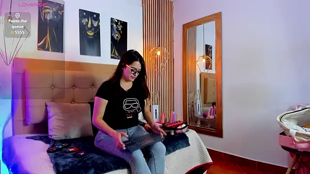  samanthaa foxx online show from November 13, 2025, 10:41 am