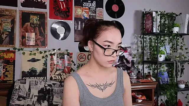 Snapshot of OdetteBiddy chatting on November 18, 2025, 8:12 pm OdetteBiddy online show from November 18, 2025, 8:12 pm