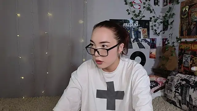 Snapshot of OdetteBiddy chatting on November 23, 2025, 8:08 pm OdetteBiddy online show from November 23, 2025, 8:08 pm