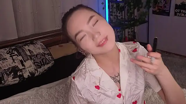 Snapshot of OdetteBiddy chatting on December 17, 2025, 8:25 pm OdetteBiddy online show from December 17, 2025, 8:25 pm