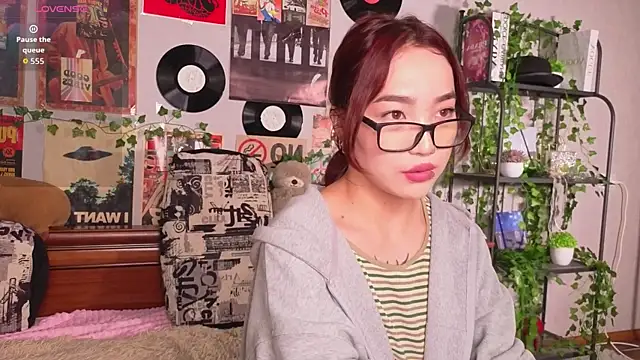 OdetteBiddy online show from November 12, 2025, 8:34 pm