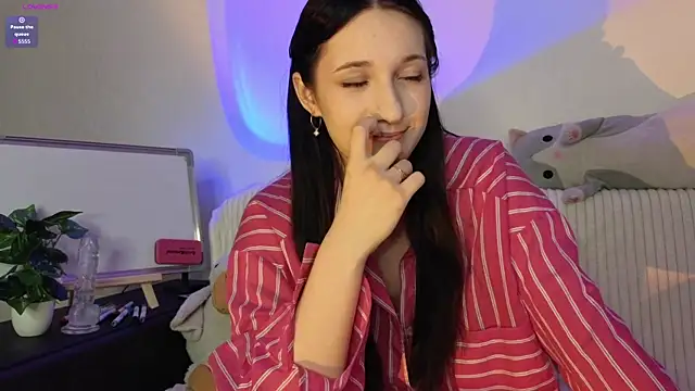 OdelynBagge online show from November 26, 2025, 5:02 pm