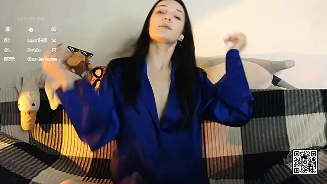 OdelynBagge online show from October 28, 2025, 5:12 pm