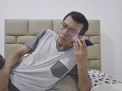 skinnylatino51 online show from February 19, 2026, 1:35 am