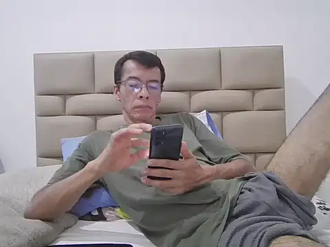 Snapshot of skinnylatino51 chatting on September 25, 2025, 12:27 am skinnylatino51 online show from September 25, 2025, 12:27 am