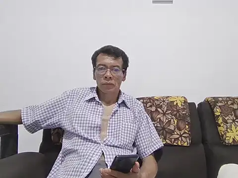 Snapshot of skinnylatino51 chatting on October 19, 2025, 12:35 am skinnylatino51 online show from October 19, 2025, 12:35 am