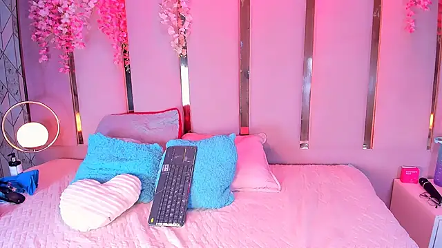 Snapshot of EmmaWilliam1 chatting on February 3, 2026, 6:40 am EmmaWilliam1 online show from February 3, 2026, 6:40 am