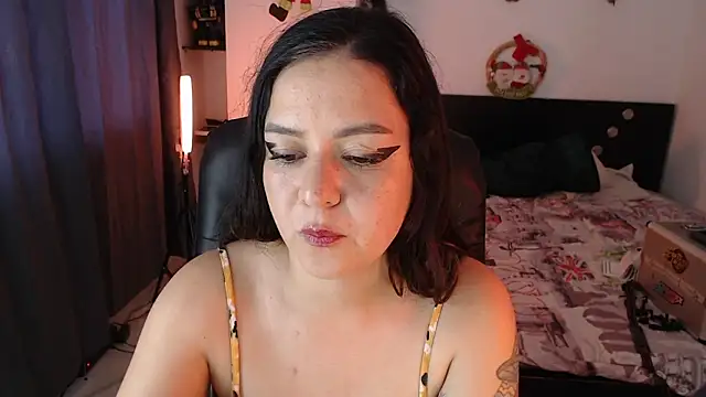 Abbyjoness21 online show from January 5, 2026, 7:39 pm