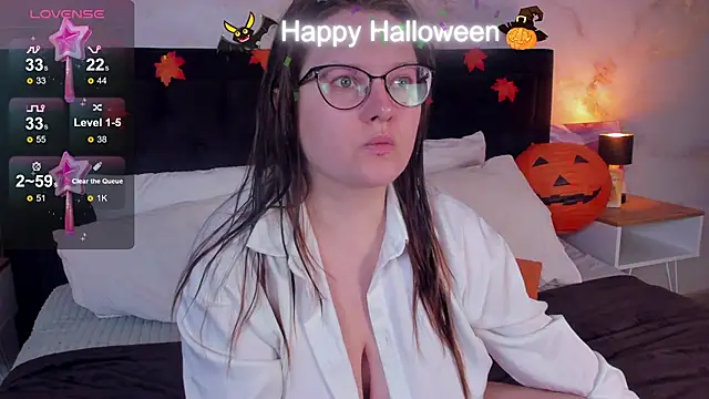 Snapshot of HelenDanvers chatting on October 30, 2025, 1:37 am HelenDanvers online show from October 30, 2025, 1:37 am