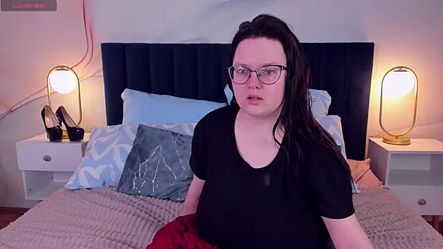 Snapshot of HelenDanvers chatting on November 30, 2025, 2:45 am HelenDanvers online show from November 30, 2025, 2:45 am