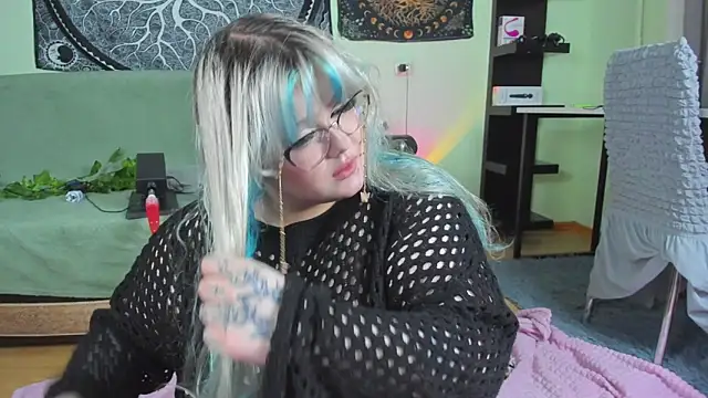 Snapshot of _CandyM1lky_ chatting on October 20, 2025, 6:37 am CandyM1lky online show from October 20, 2025, 6:37 am