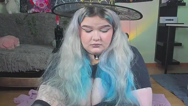 Snapshot of _CandyM1lky_ chatting on October 28, 2025, 6:45 am CandyM1lky online show from October 28, 2025, 6:45 am