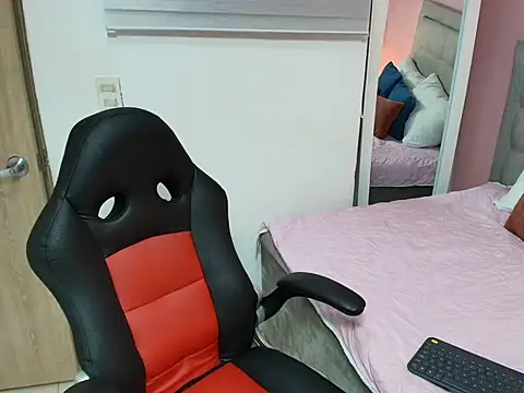 dansofiaa online show from October 14, 2025, 3:07 am