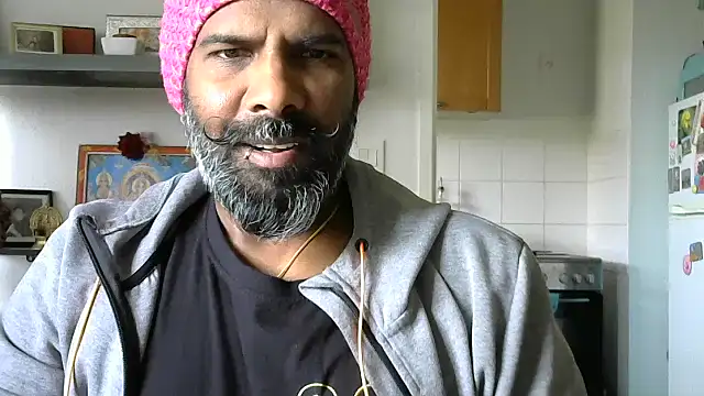 frenchblackc31 online show from May 7, 2026, 11:57 am