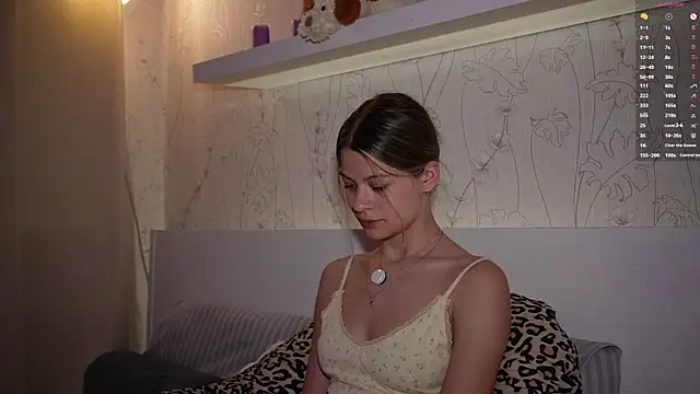 Snapshot of AnneVerity chatting on November 24, 2025, 7:47 pm AnneVerity online show from November 24, 2025, 7:47 pm