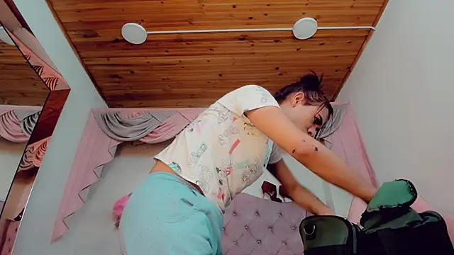 Snapshot of _Abby_white_ chatting on December 13, 2025, 11:22 pm Abby white online show from December 13, 2025, 11:22 pm