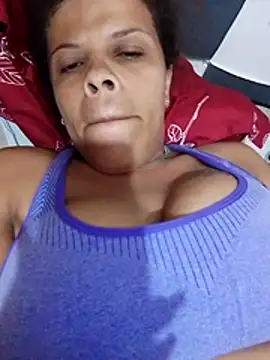 Snapshot of Esperanza_13 chatting on June 5, 2026, 2:05 am Esperanza 13 online show from June 5, 2026, 2:05 am