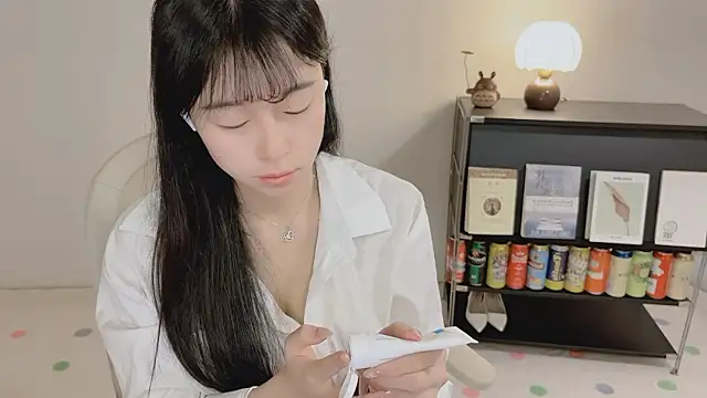 Snapshot of Onechestnut chatting on May 21, 2026, 5:27 am Onechestnut online show from May 21, 2026, 5:27 am