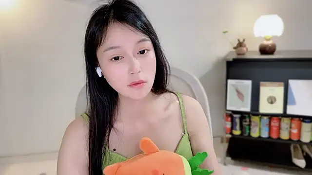 Snapshot of Onechestnut chatting on April 4, 2026, 4:46 pm Onechestnut online show from April 4, 2026, 4:46 pm