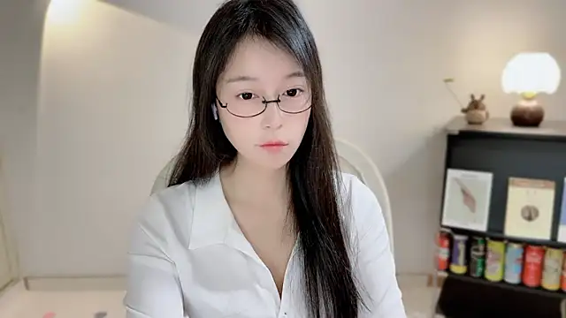 Snapshot of Onechestnut chatting on April 5, 2026, 6:20 am Onechestnut online show from April 5, 2026, 6:20 am