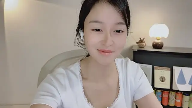 Snapshot of Onechestnut chatting on April 16, 2026, 6:14 am Onechestnut online show from April 16, 2026, 6:14 am