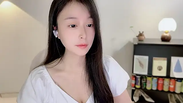 Snapshot of Onechestnut chatting on April 2, 2026, 3:02 am Onechestnut online show from April 2, 2026, 3:02 am