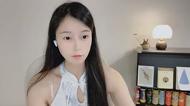 Snapshot of Onechestnut chatting on April 8, 2026, 11:12 am Onechestnut online show from April 8, 2026, 11:12 am