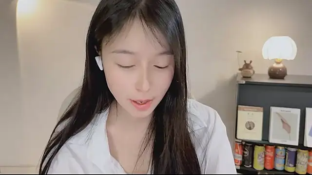 Snapshot of Onechestnut chatting on April 23, 2026, 12:40 pm Onechestnut online show from April 23, 2026, 12:40 pm