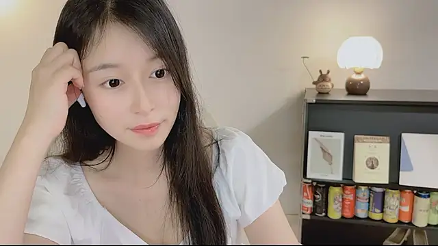 Snapshot of Onechestnut chatting on April 19, 2026, 5:14 pm Onechestnut online show from April 19, 2026, 5:14 pm