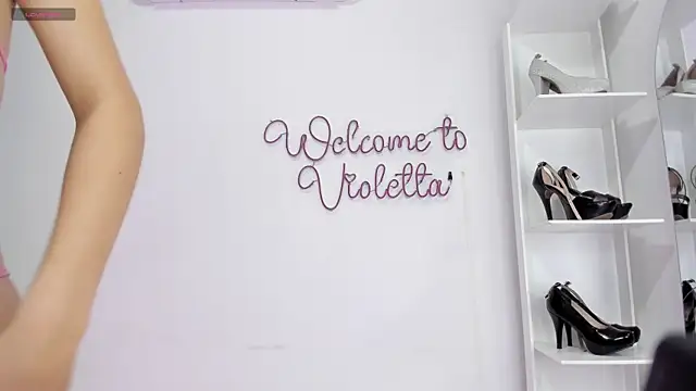 Snapshot of violetta_pretty chatting on May 25, 2026, 8:07 pm violetta pretty online show from May 25, 2026, 8:07 pm