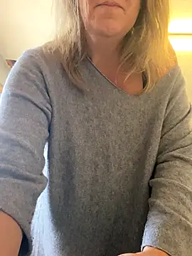 X-Victoria-X online show from October 4, 2025, 3:57 pm