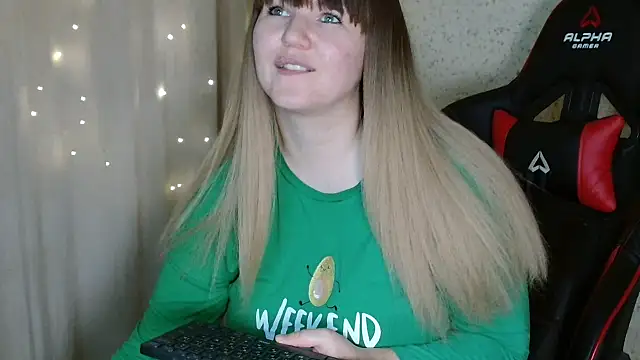 Snapshot of Miaxfox chatting on November 25, 2025, 2:17 pm Miaxfox online show from November 25, 2025, 2:17 pm