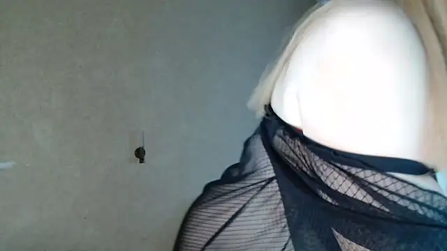 Snapshot of Miaxfox chatting on October 29, 2025, 4:22 am Miaxfox online show from October 29, 2025, 4:22 am