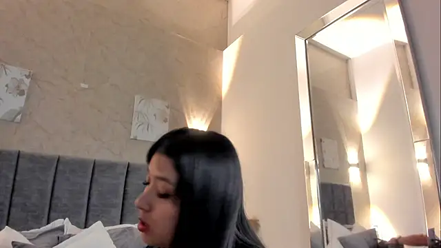 Lunaa bellaa online show from January 5, 2026, 7:39 pm